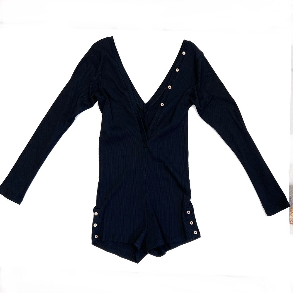 Mapale Ribbed Long Sleeve Plunge Romper Black Size Large - Picture 3 of 10